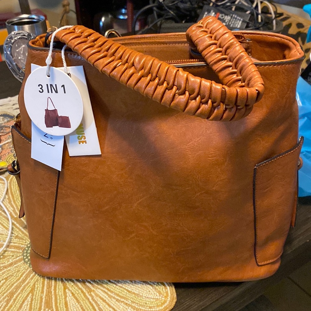 NWT 3 in 1 Vegan leather purse by Metro Muse